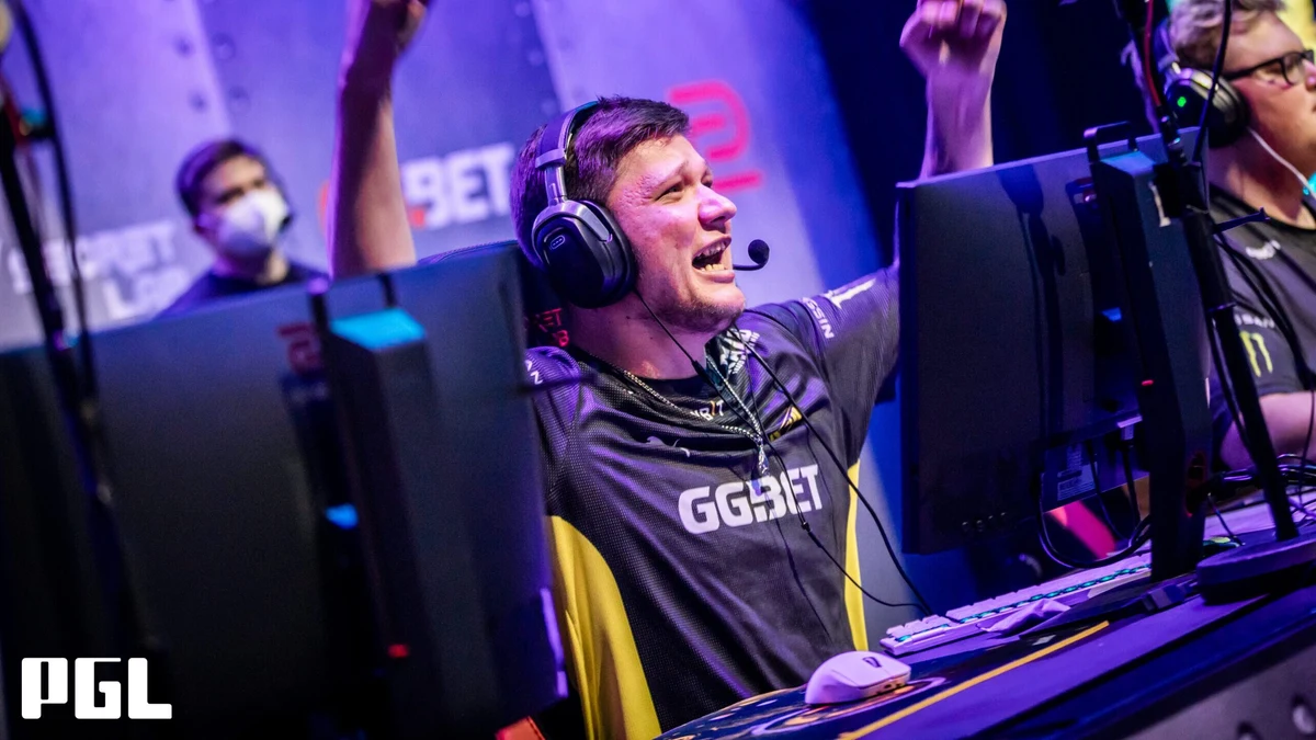 s1mple радуется победе NaVi на PGL Major Stockholm 2021